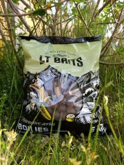 LT baits HALIBUT BANANA BOILIES 24MM 5KG